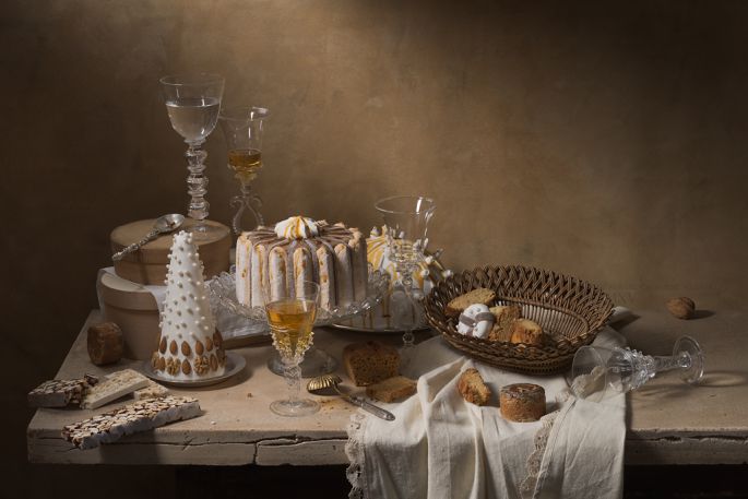 Henri Peyre & Catherine Auguste - Grande table de fête avec verre d&lsquo;eau de vie