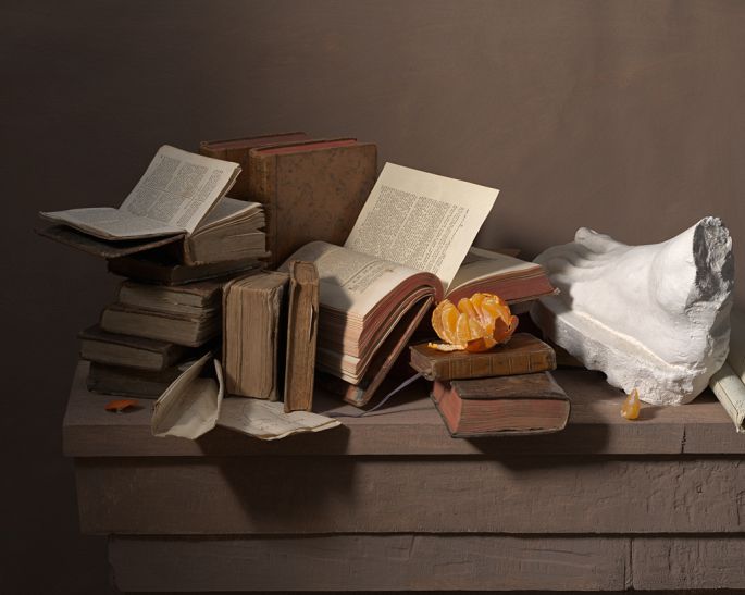 Henri Peyre & Catherine Auguste - Livres, pied en plâtre et mandarine